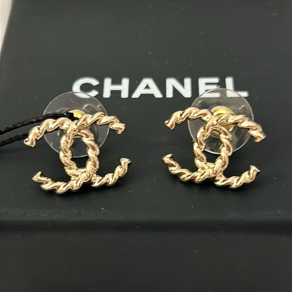Chanel CC Stud Earrings - Picture 4 of 12